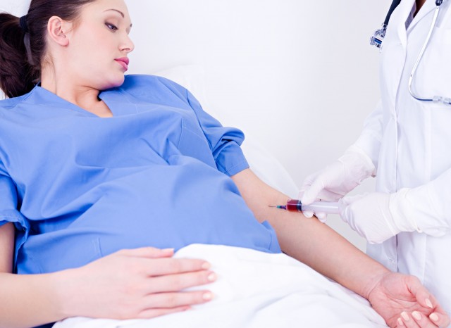 Mujer embarazada padece presión arterial elevada