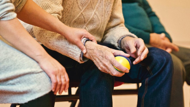 La osteoartritis se presenta en mayor porcentaje en personas mayores.