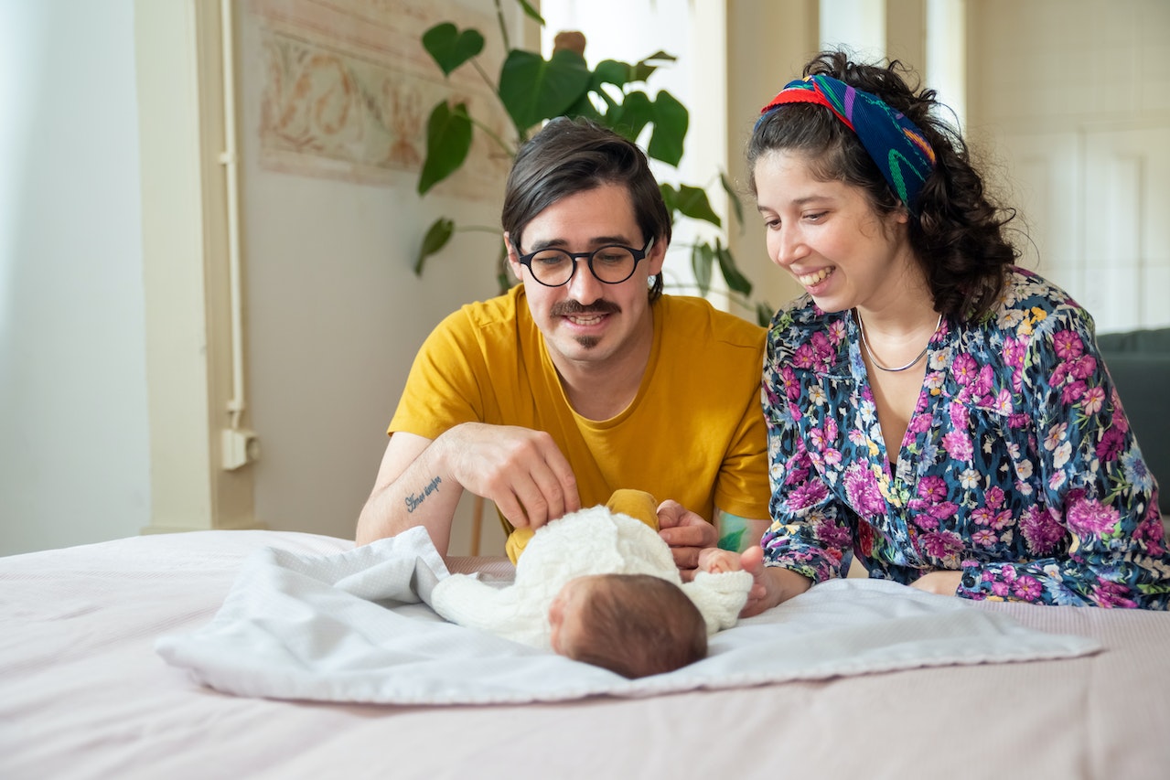 Los padres deben conectarse con su bebé prematuro.