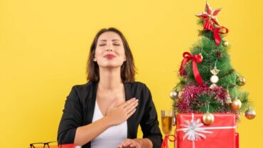 Mujer suspira navidad en libertad tras su divorcio.