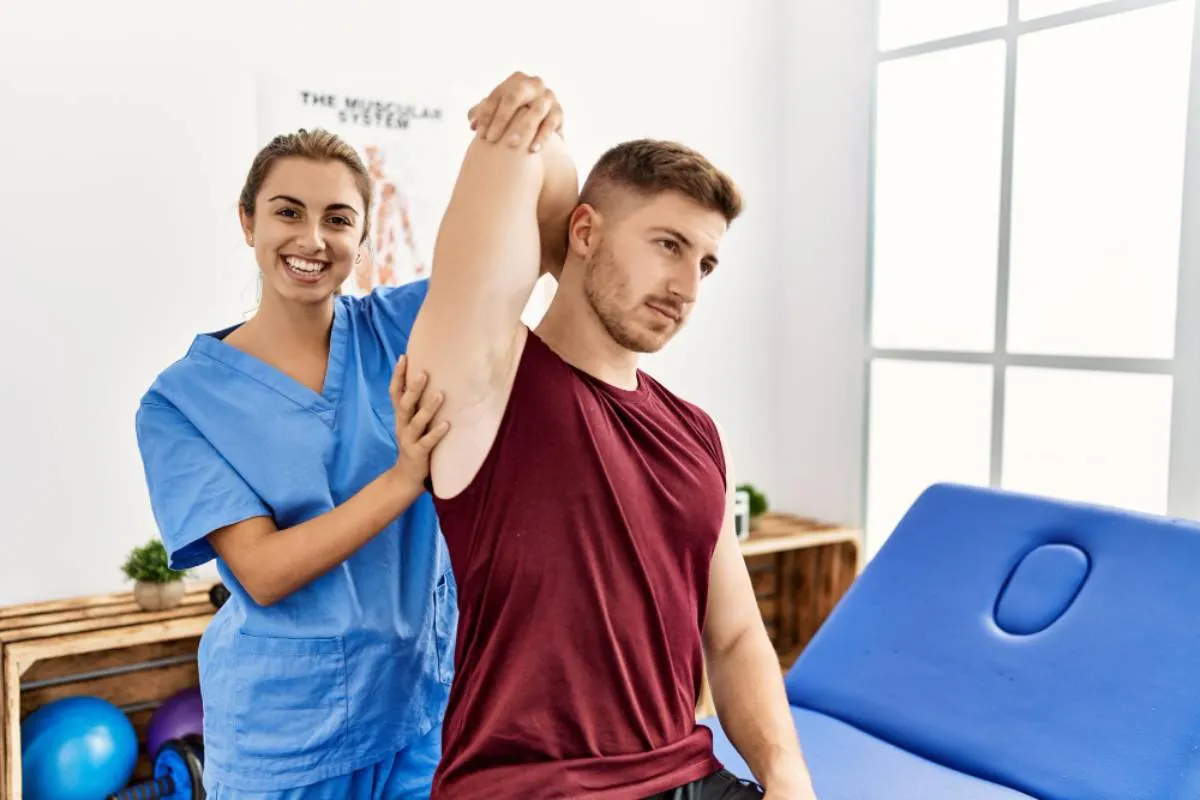 La fisioterapia alivia el dolor, mejora la movilidad y previene lesiones